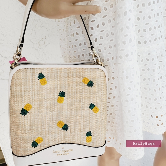 BEAUTIFUL KATE SPADE NWT PARCHMENT SMALL BUCKET EMBROIDERED STRAW CROSSBODY - Picture 2 of 9